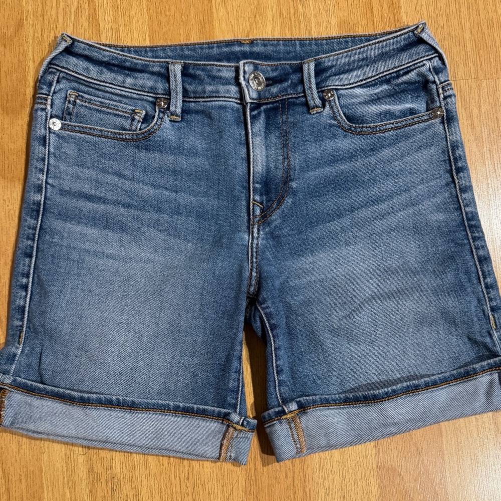 Super rocker Premium Denim True Religion Vintage Joey Jeans. Shorts